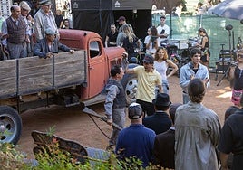 Las imágenes de los Javis en la Plaza de Santa Ana rodando para su nueva película