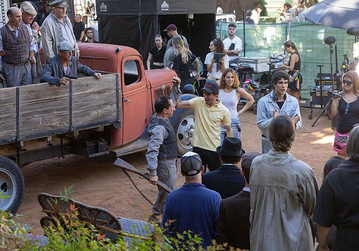Las imágenes de los Javis en la Plaza de Santa Ana rodando para su nueva película