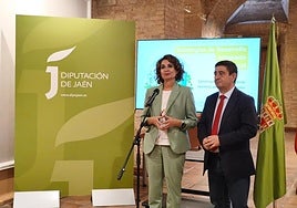 La vicepresidenta del Gobierno, María Jesús Montero, y el presidente de Diputación de Jaén, Paco Reyes.