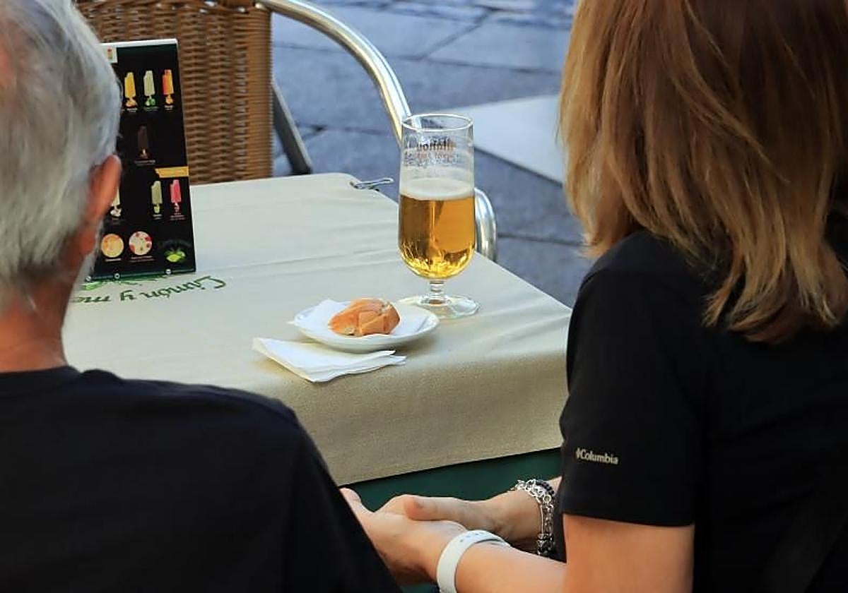 Un camarero avisa del error que todo el mundo comete cuando pide una caña de cerveza en un bar.