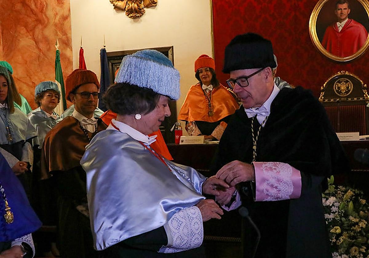 La ceremonia fue en la Facultad de Derecho, antiguo colegio de San Pablo.