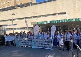 Concentración en el Hospital de Jaén.