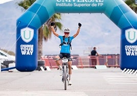 Natalia Fischer gana con contudencia y ve el triunfo global cada vez más cerda.