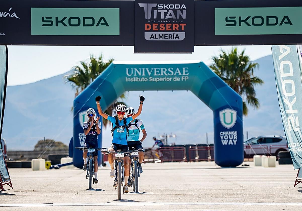 Natalia Fischer domina la prueba femenina, incluso superando a rivales masculinos.