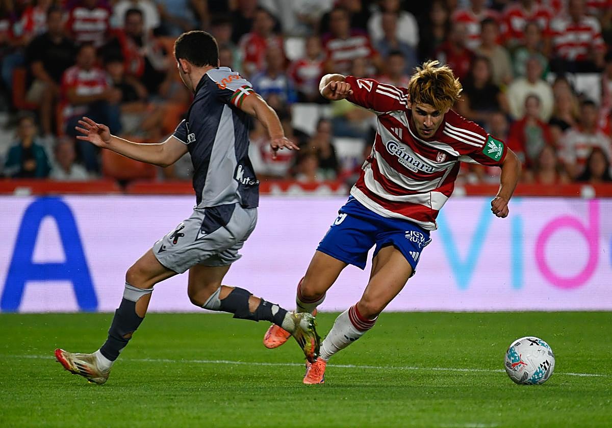 Pascual, en una de las acciones del partido, en el que el equipo goleó pero él no marcó.