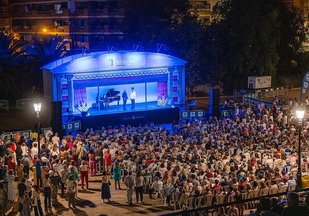 El Teatro Real conquista a miles de granadinos