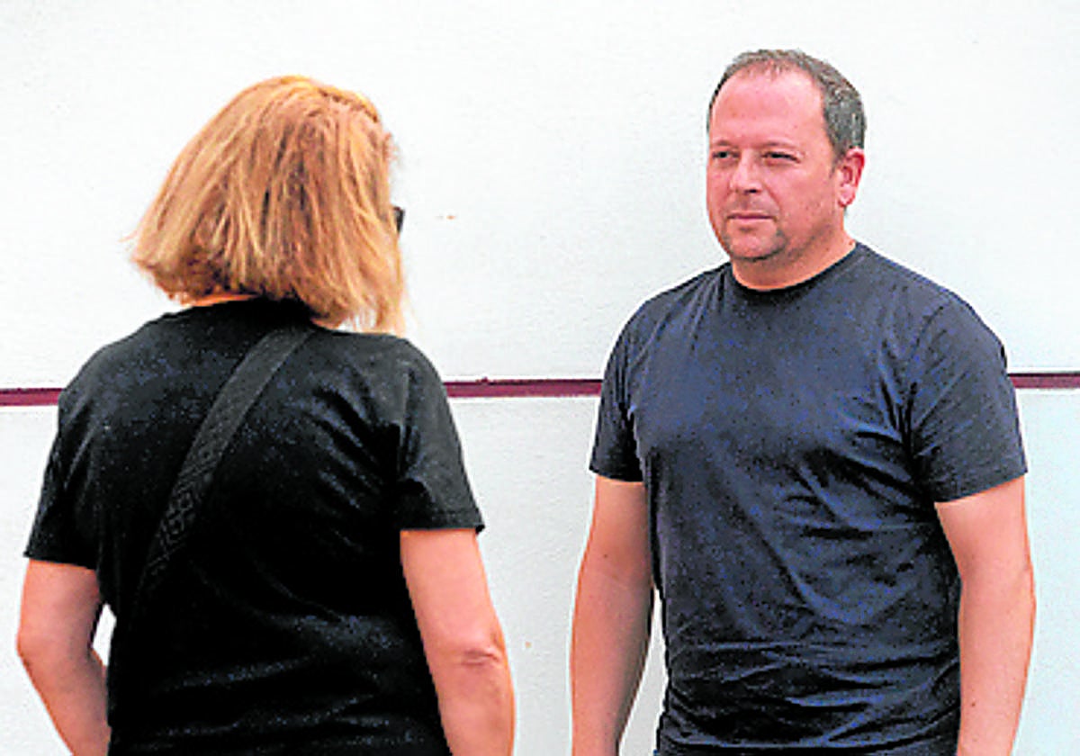 Ana y el alcalde de Cúllar Vega.