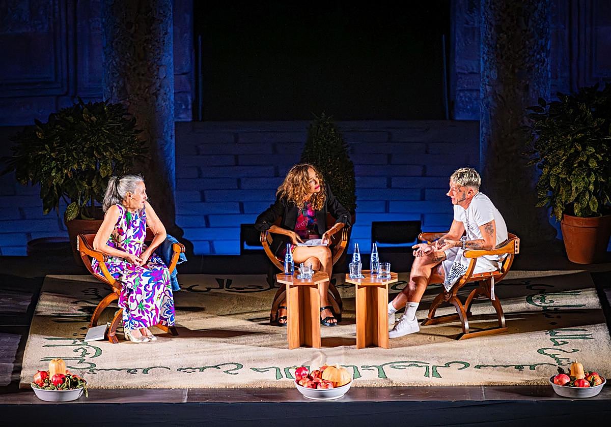 Un momento de la charla con Chus Pato y Yung Beef, anoche en el Carlos V.