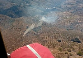 Un incendio en Rubite moviliza al Infoca por tierra y aire.