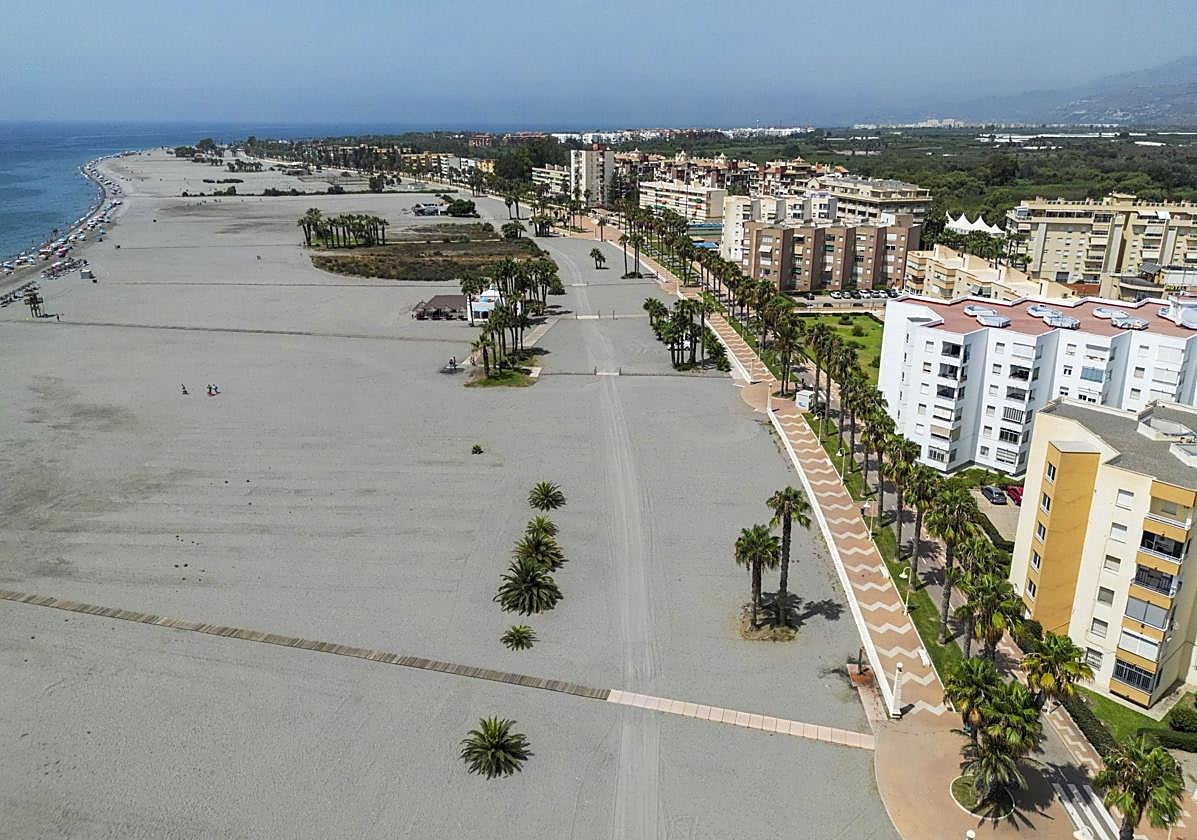 Los nuevos desarrollos de Playa Granada llegan hasta la primera línea de Poniente.