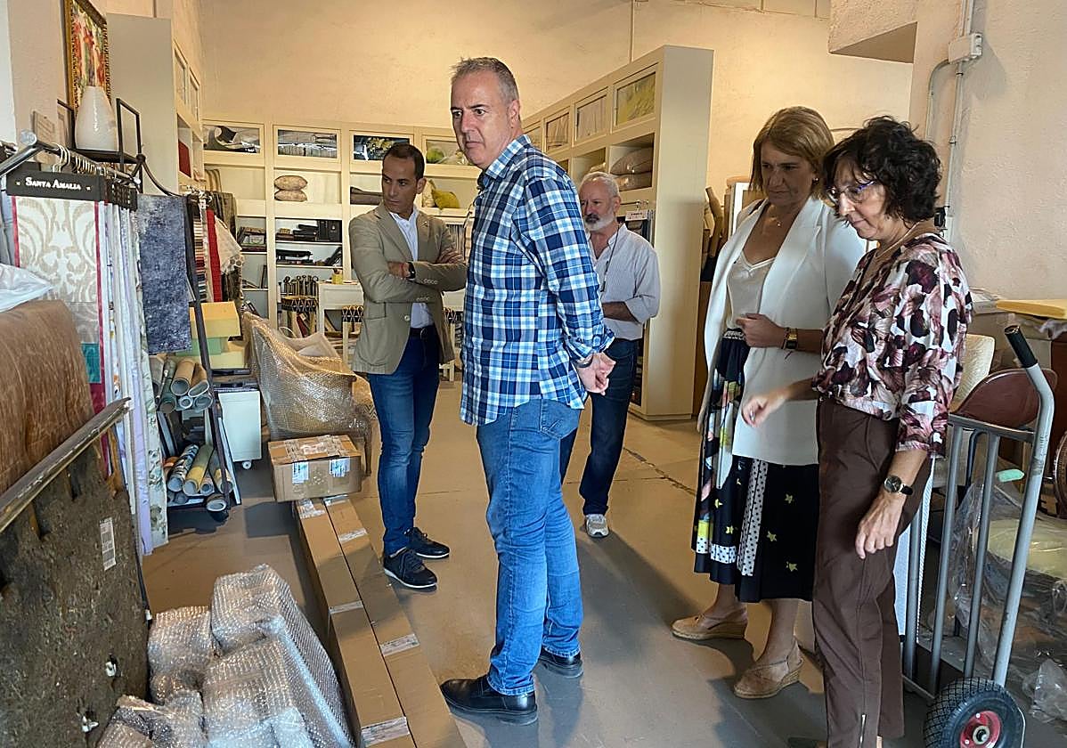 Visita del delegado Francisco José Solano al CADE de Guarromán.