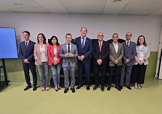 Manuel Fernández, Francisco José Solano, Nicolás Ruiz, Julio Millán y Francisco de Paula Roca, ayer en el centro.