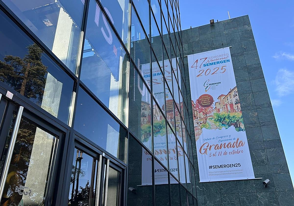 Llamamiento de médicos de Atención Primaria: «No te creas todo lo que buscas en doctor Google»