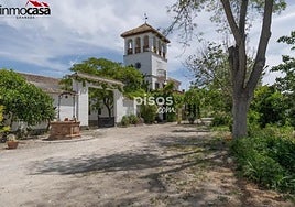 Cortijo a la venta en Santa Fe.