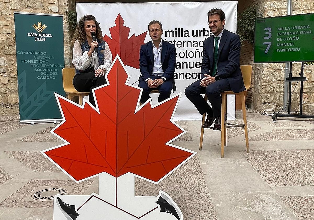 Beatriz López, Julio Millán y Álvaro Martínez presentan la prueba.