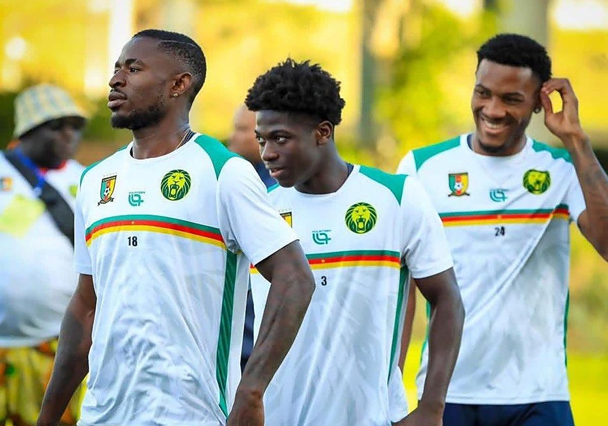 Martin Hongla, a la izquierda, durante un entrenamiento.