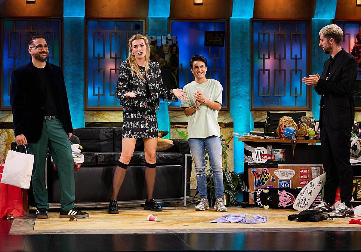 María Pérez junto a Eva Soriano, David Broncano y Aníbal Gómez en el plató de La Revuelta.