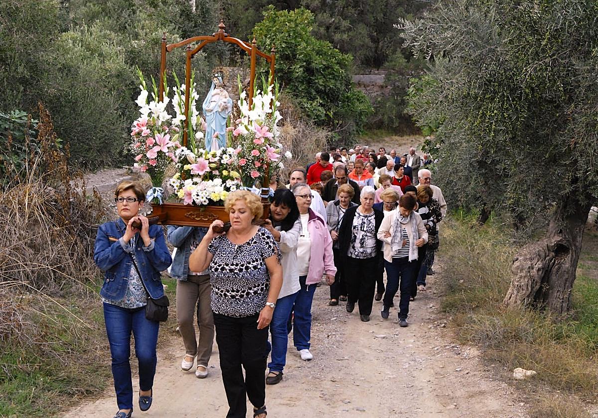 Romería de la Virgen del Pilar en una zona de Lanjarón.