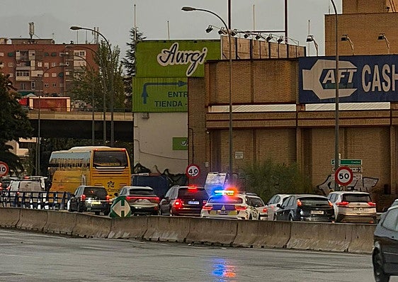 Problemas de tráfico en la Avenida de Andalucía.
