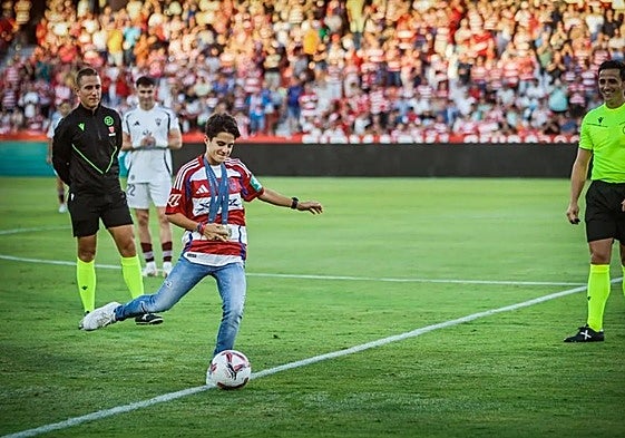 Saque de honor de María Pérez hace un año.