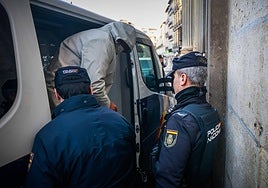 El procesado, a su llegada a la Audiencia de Granada.