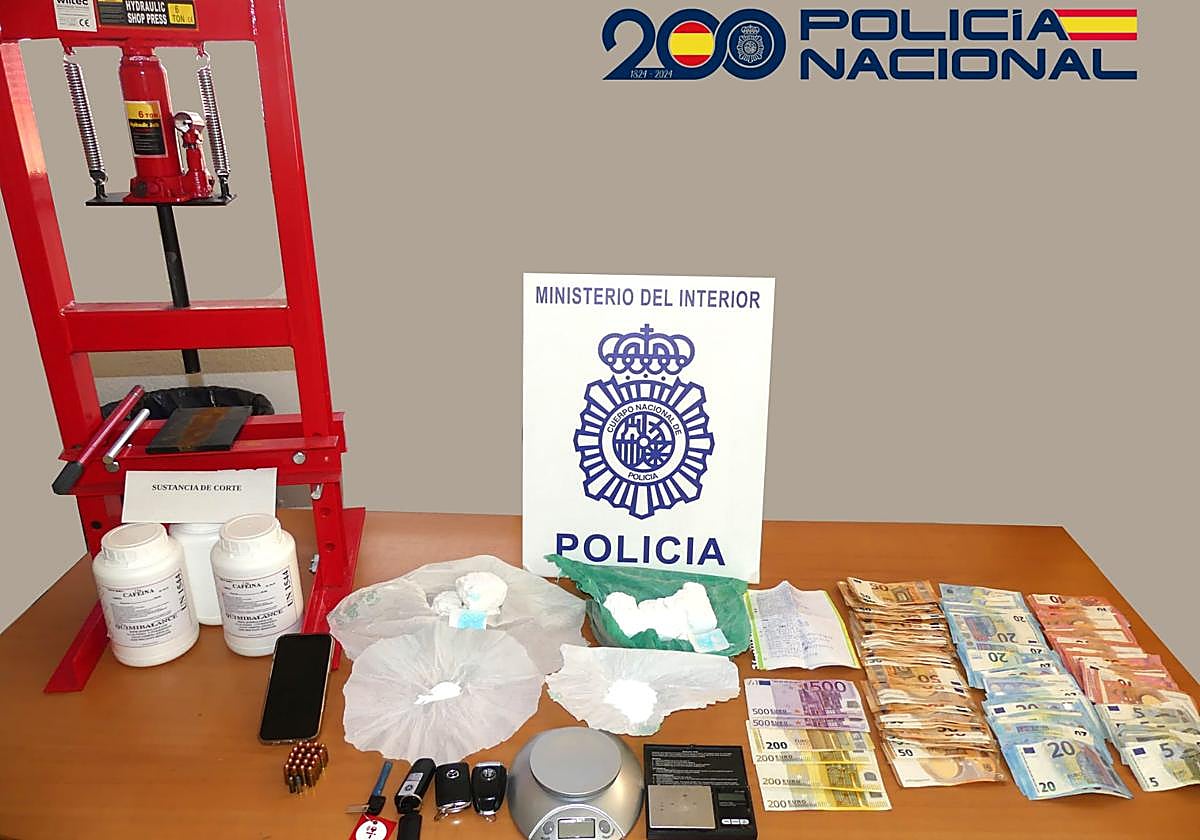 Dinero, droga y material incautado en la Operación Karma.