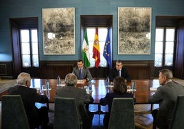 Reunión con el presidente del Consejo Andaluz de Colegios de Médicos, Alfonso Carmona, y otros miembros de su junta directiva.