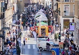Una actividad en Reyes Católicos cuando en una peatonalización.