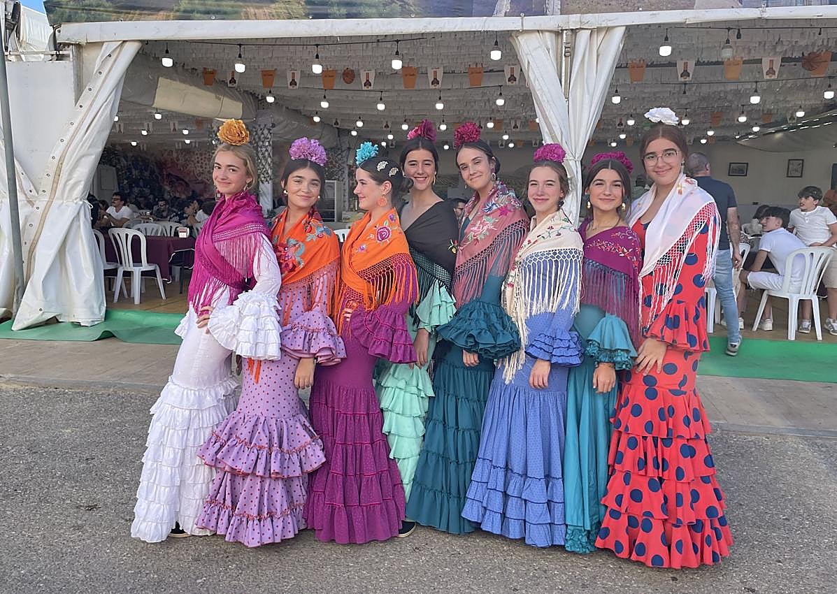 Imagen secundaria 1 - Brindis en las casetas en el primer sábado de feria