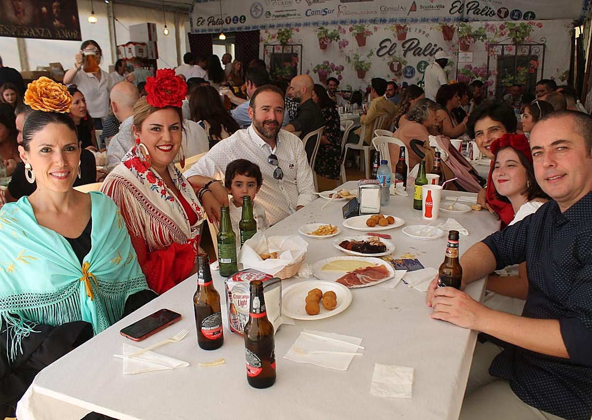 Imagen secundaria 1 - Brindis en las casetas en el primer sábado de feria