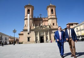 El presidente de la Diputación de Granada, Francis Rodríguez, visita Santa Fe junto a su alcalde, Juan Cobo.