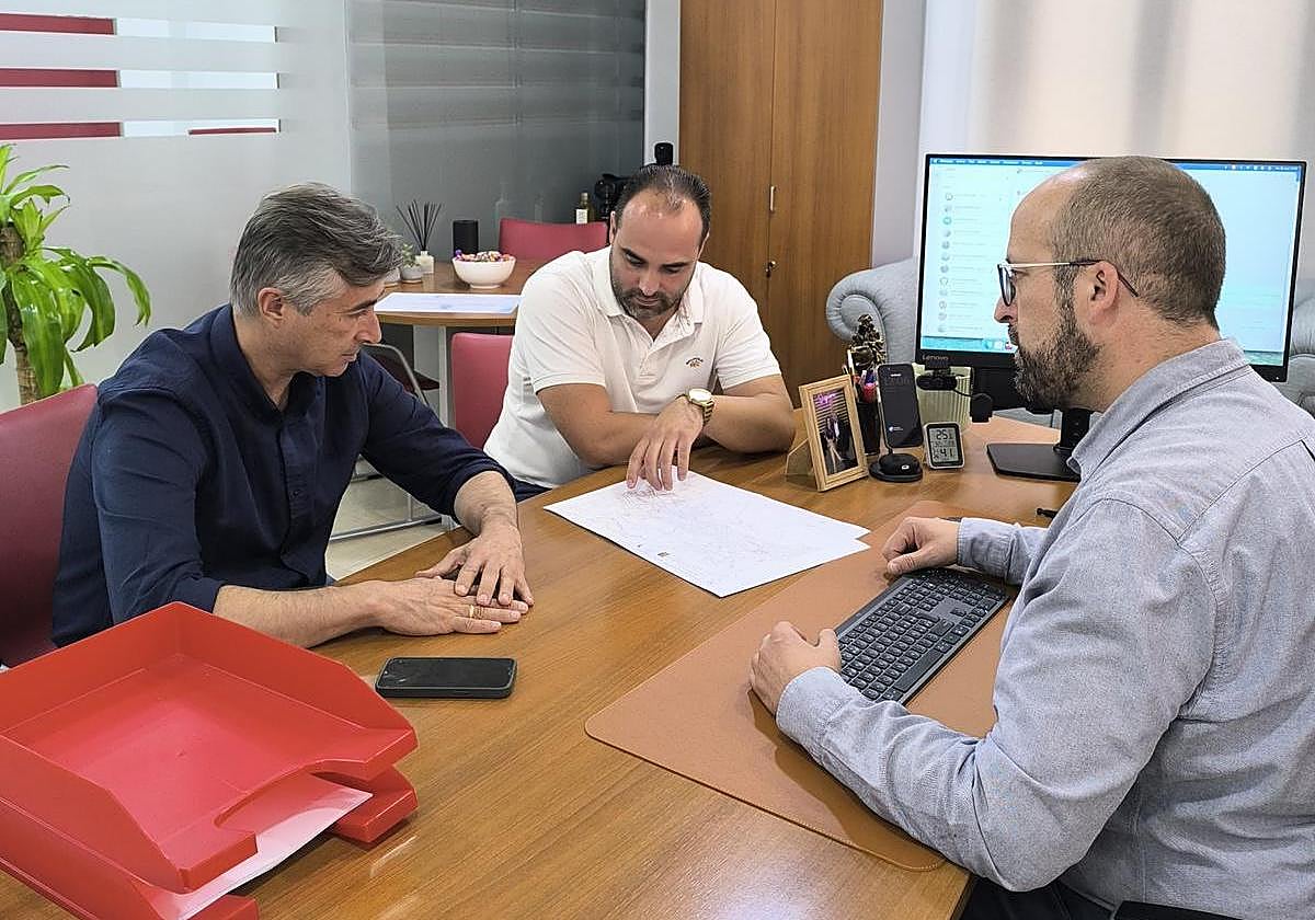 Reunión del diputado José Luis Agea con el alcalde Antonio Navas.