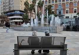 Plaza de la Constitución, con el edificio de la Agencia Tributaria al frente.