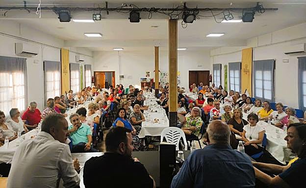 En el público había 120 integrantes de los 18 clubes de lectura de la comarca.