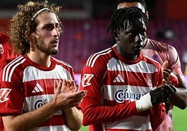 Faye, al final del partido, junto a Gagnidze.