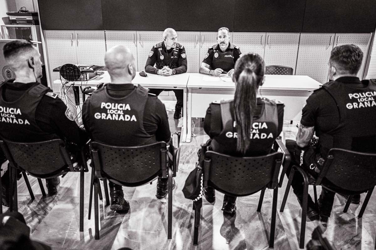 La patrulla, al detalle: una noche con la Policía Local de Granada
