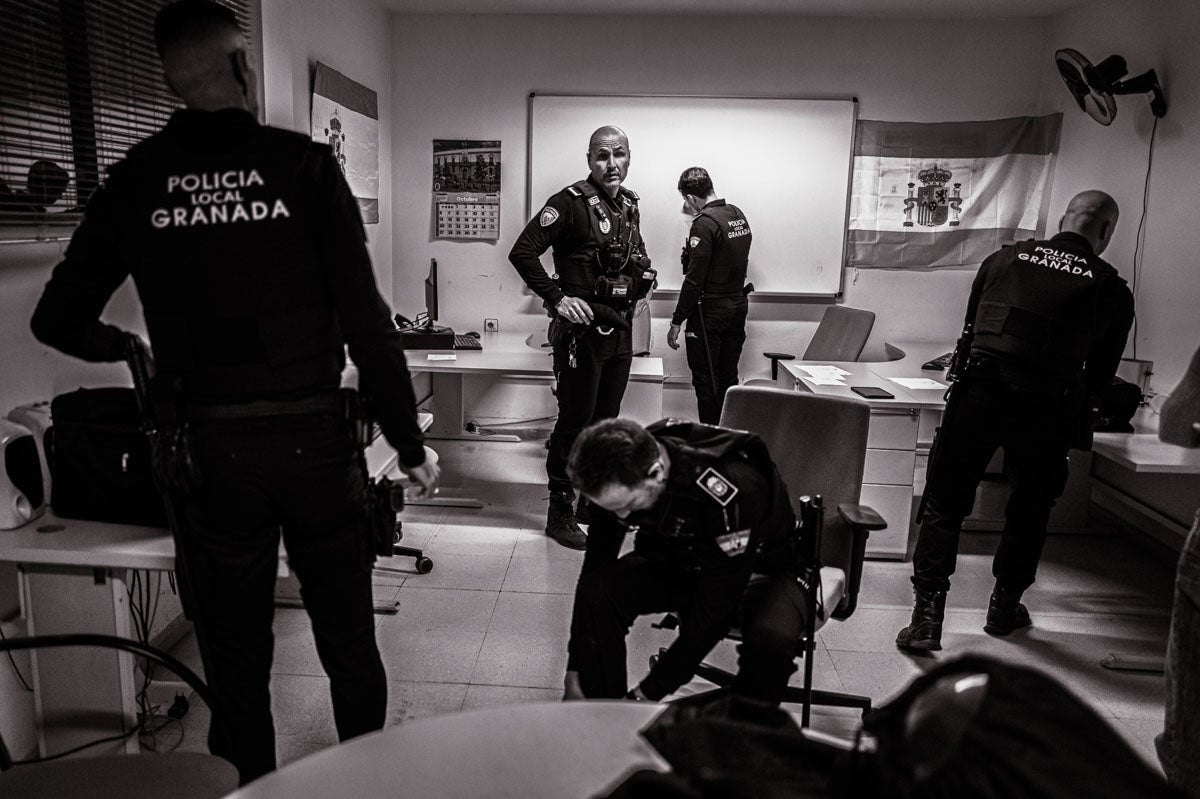 La patrulla, al detalle: una noche con la Policía Local de Granada