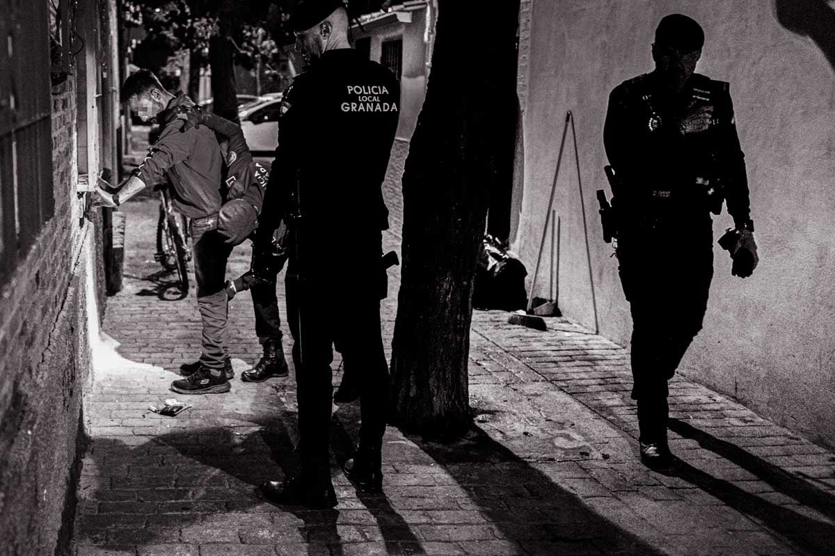 La patrulla, al detalle: una noche con la Policía Local de Granada