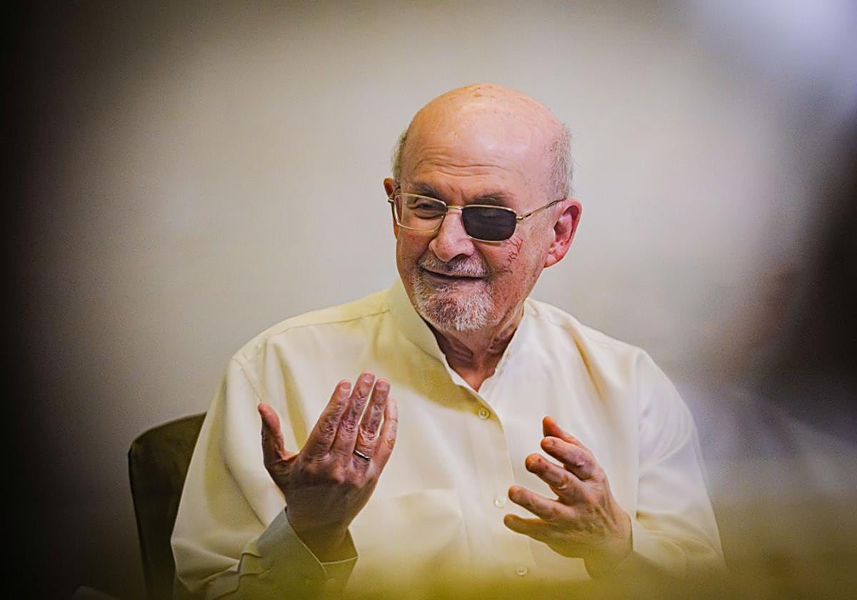 Salman Rushdie cuenta su experiencia como actor, en el Hotel Washington Irving de la Alhambra.