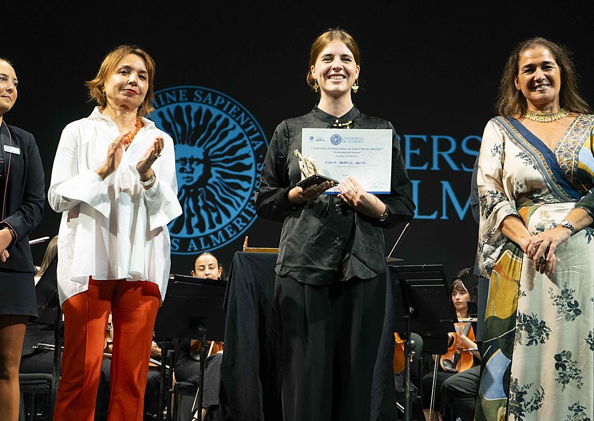 Imagen secundaria 1 - El V Concurso Internacional de Dirección de Orquesta de la UAL corona al estadounidense Harris Han