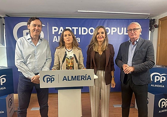 Labella denuncia que ocho municipios de Almería podrían perder la parada de bus tras la aprobación de la Ley de Movilidad Sostenible en el Congreso
