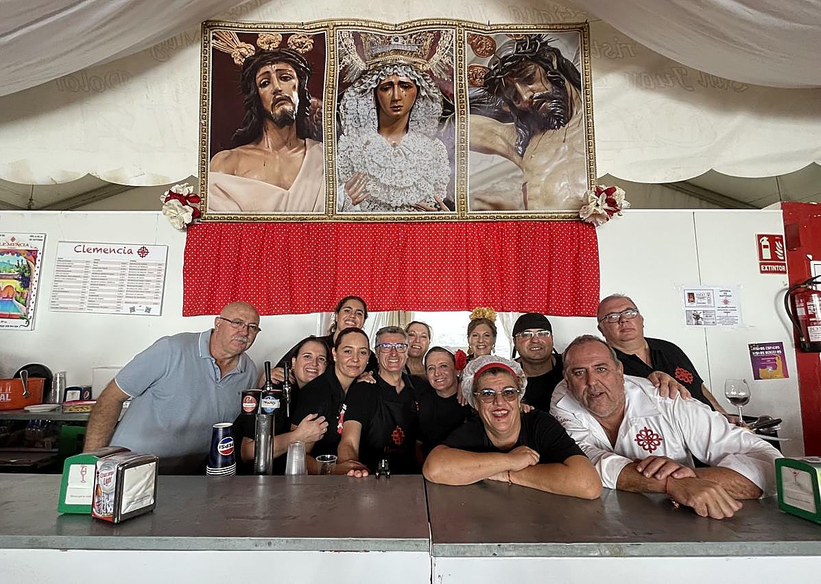 Imagen secundaria 1 - Los jienenses exprimen las últimas horas del puente del Pilar en el ferial