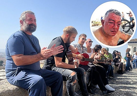 A la izquierda, Agustín tocando ayer las palmas junto a sus compañeros en el mirador de San Nicolás. A la derecha, después de la agresión el pasado mes de junio.