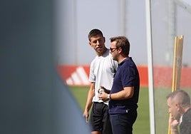 Rubén Alcaraz, junto a Javi Alonso, de la dirección deportiva.