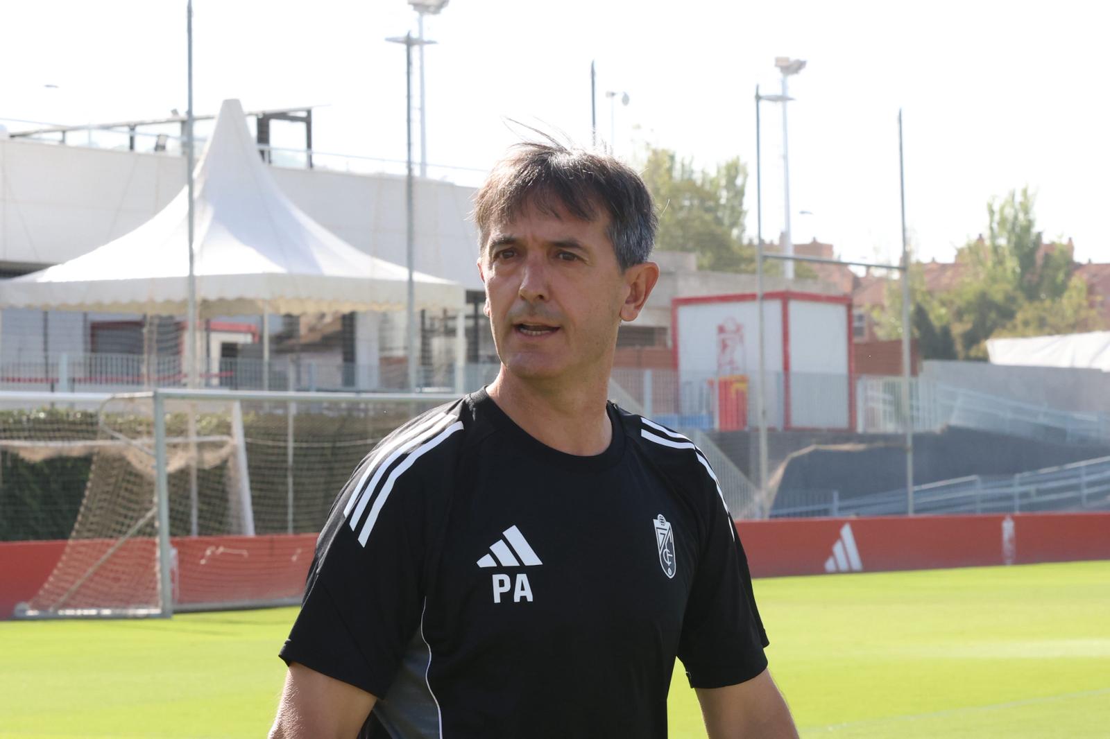 El Granada reúne a 400 personas en su entrenamiento a puerta abierta