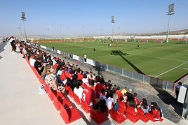 El Granada reúne a 400 personas en su entrenamiento a puerta abierta
