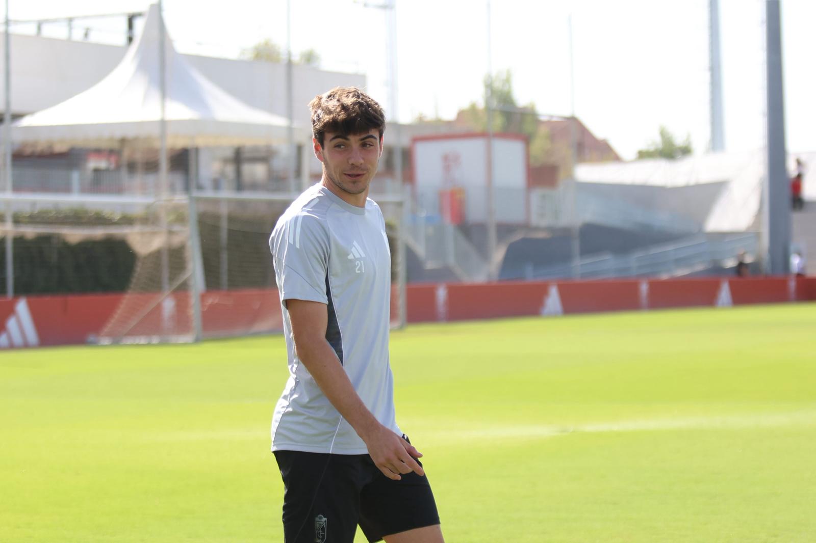 El Granada reúne a 400 personas en su entrenamiento a puerta abierta