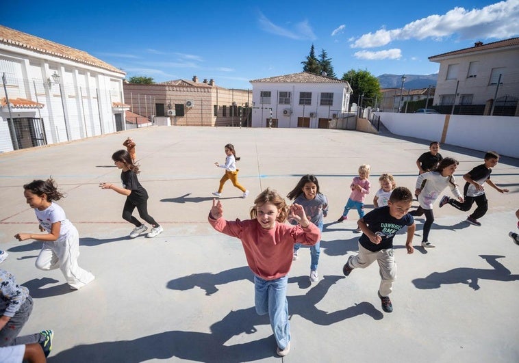 La escuela rural de Granada resiste a la despoblación