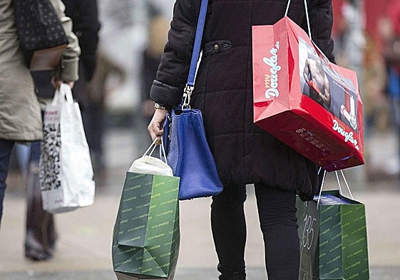 Un almeriense del Centro gana al año el doble que uno de un barrio periférico