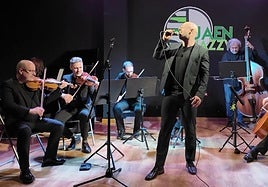 Ensayo del espectáculo que presentarán el viernes 24 de octubre en el Teatro Darymelia de Jaén.